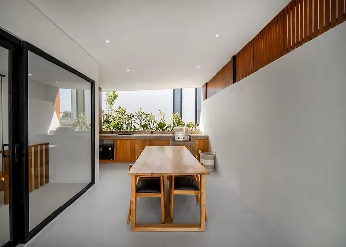 Six Palm 1 - 2br Rooftop Near Padang Beach, Uluwatu Villa