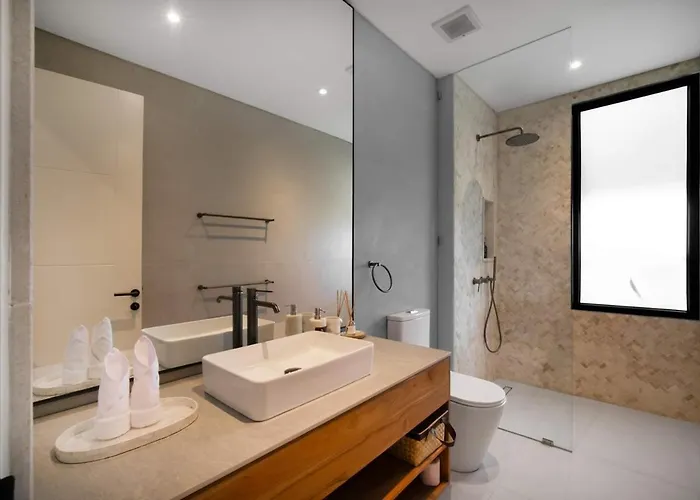 Six Palm 1 - 2br Rooftop Near Padang Beach, Uluwatu Villa *